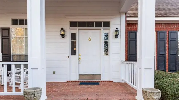 Vastu Tips: ఇలా కట్టిన ఇంట్లో అనేక రకాల వాస్తు దోషాలు ఉంటాయి..