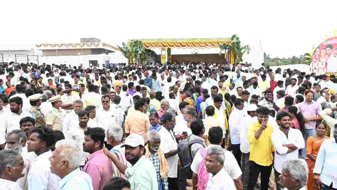 చంద్రబాబు గృహప్రవేశం.. కుప్పంలో జన సందడి..