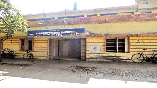 ప్రాజెక్టులు ఇక్కడ.. సర్కిల్‌ ఆఫీసు అక్కడ