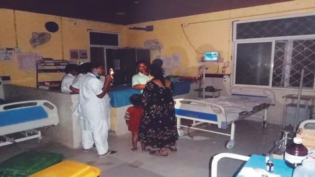 అంధకారంలో జిల్లా ప్రభుత్వ ఆసుపత్రి