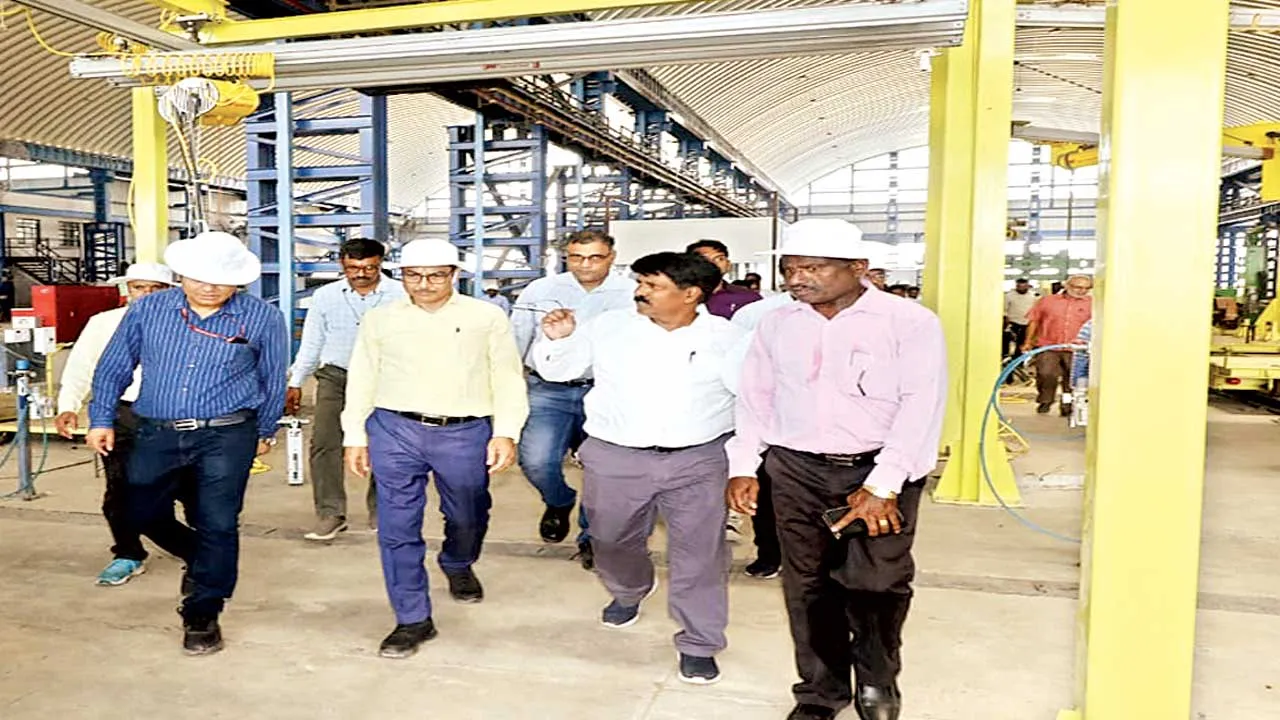 కర్నూలులో రైల్వే డీజీఎం ఆకస్మిక పర్యటన