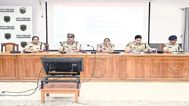 రౌడీషీటర్ల కదలికలపై నిఘా