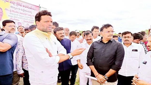 ప్రతి నియోజకవర్గానికి ఒక స్టేడియం 