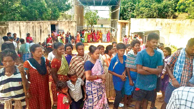  కోళ్ల ఫారం తొలగించాలి