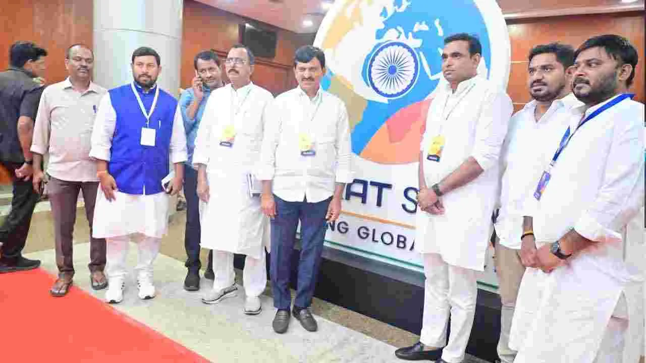 హైదరాబాద్లో భారత్ సమ్మిట్ ప్రారంభం.. పాల్గొన్న పలు దేశాల ప్రతినిధులు