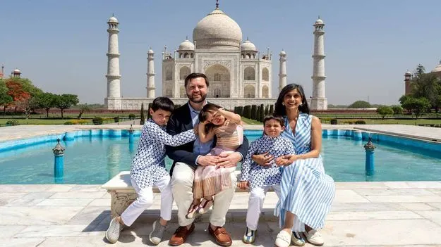 JD Vance: తాజ్మహల్ ముందు జేడీ వాన్స్ ఫ్యామిలీ.. ఫొటోలపై ఎలాన్ మస్క్ ఆసక్తికర కామెంట్స్..
