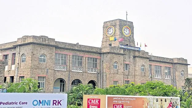 కేజీహెచ్‌లో ఆధిపత్య పోరు!