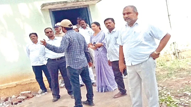 వసతిగృహాల్లో మౌలిక వసతులు కల్పించండి