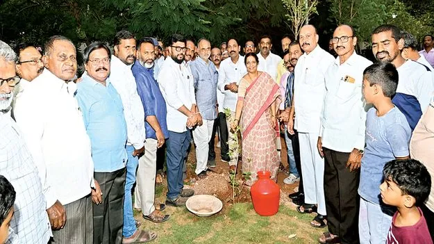 పార్కుల్లో మౌలిక వసతుల కల్పనకు కృషి 