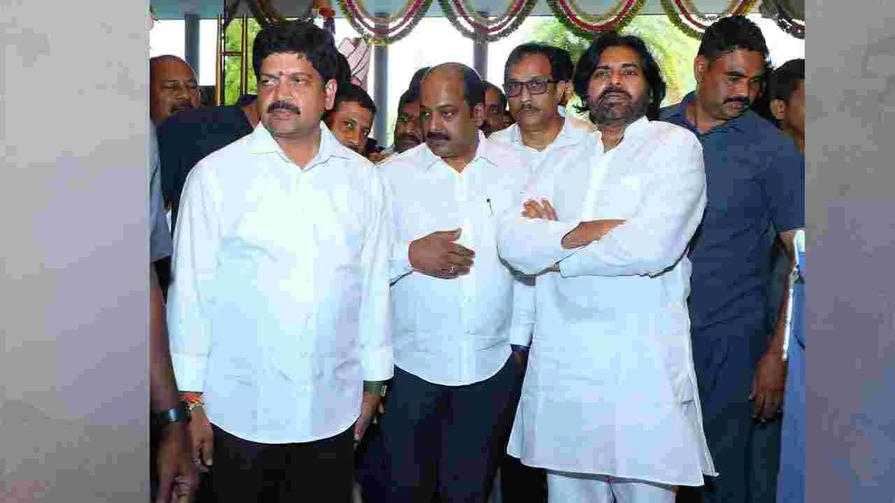 ఘనంగా దేవినేని ఉమామహేశ్వరరావు కుమారుడి వివాహ వేడుక.. పాల్గొన్న ప్రముఖులు