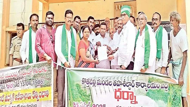 ముంపు బాధితులను ఆదుకోండి