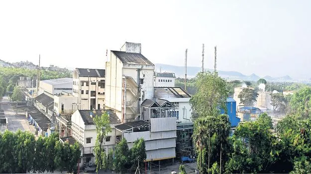 విషం చిమ్మిన రాత్రికి ఐదేళ్లు