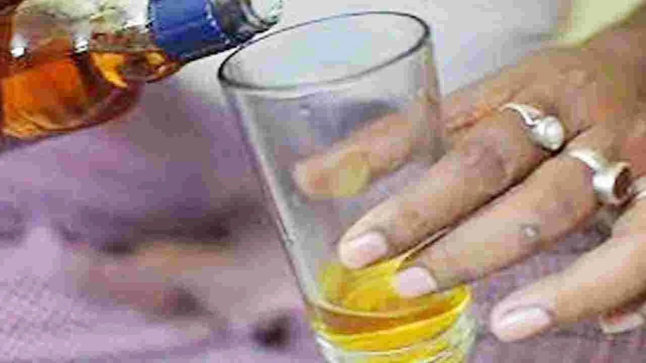 హైదరాబాద్లో మద్యం కల్తీ చేస్తున్న ముఠా అరెస్ట్