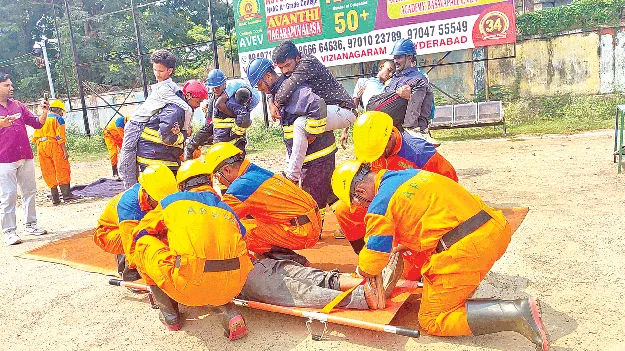  Mock Drill ఆకట్టుకున్న మాక్‌డ్రిల్‌ 