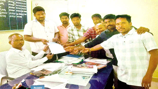 Alternative employment ప్రత్యామ్నాయ ఉపాధి కల్పించాలి 