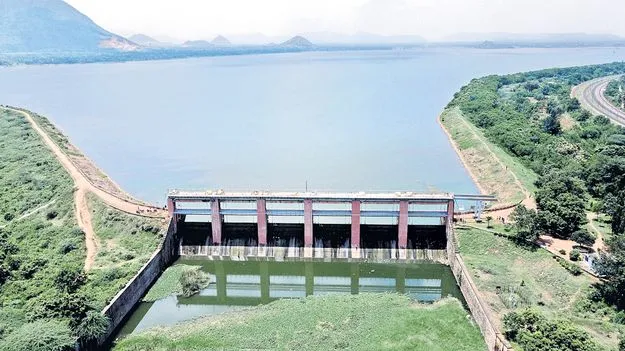 నీటి ప్రాజెక్టులకు గండం