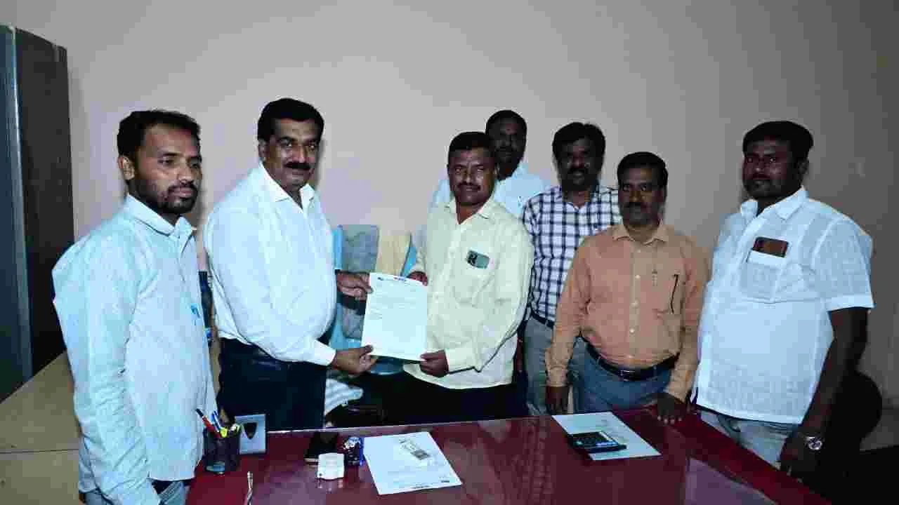 మహబూబ్ నగర్లో ఆంధ్రజ్యోతి లక్కీ డ్రా విజేతలకు బహుమతులు