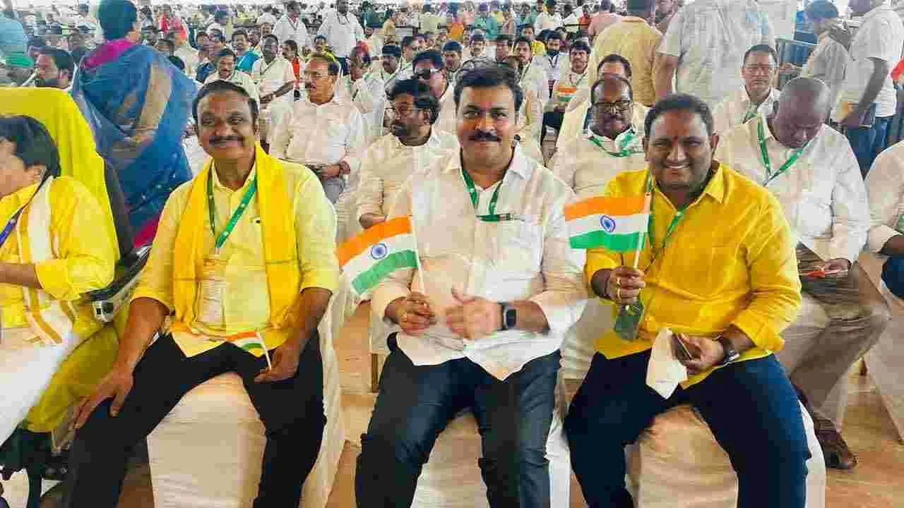 అమరావతి పునః ప్రారంభోత్సవ సభలో పాల్గొన్న మన్నవ మోహనకృష్ణ