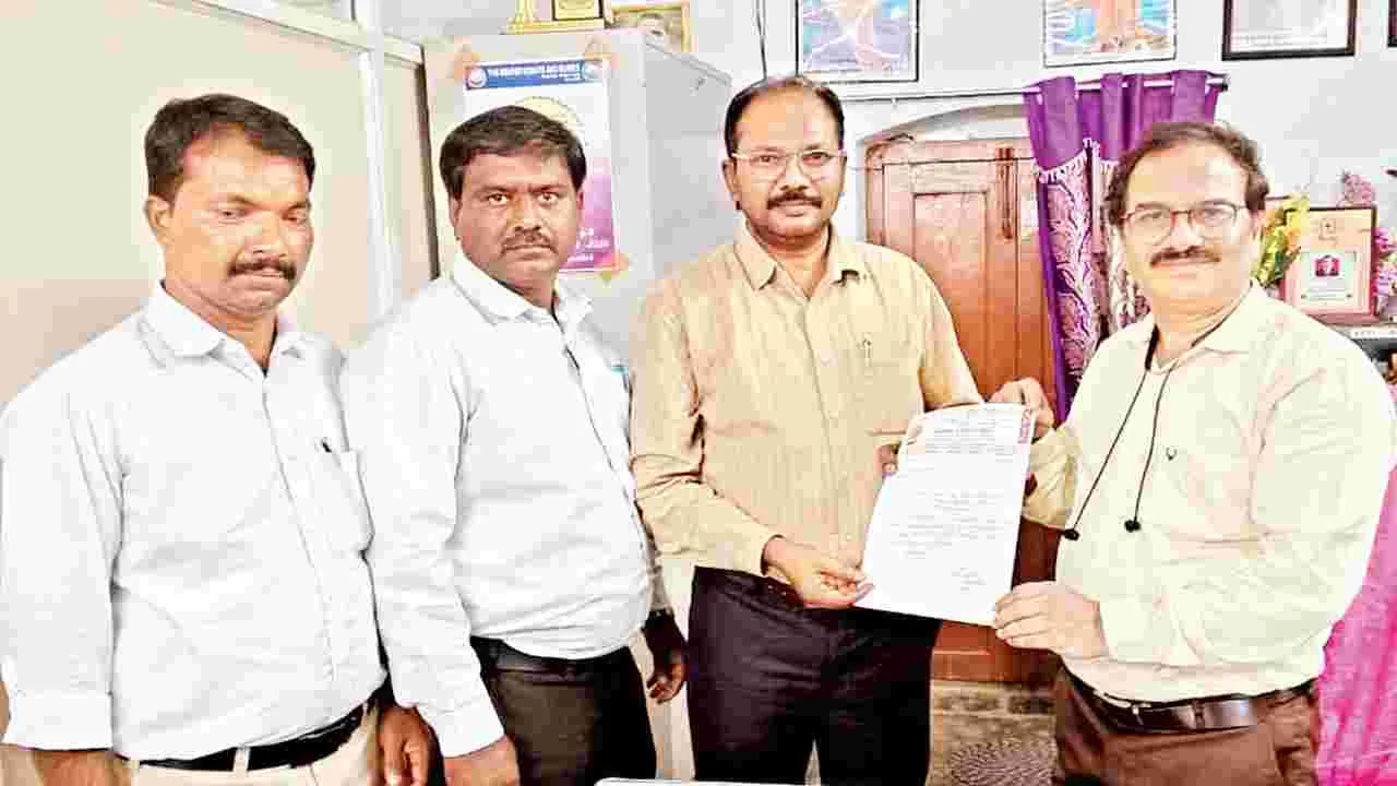 సంపాదిత సెలవులు మంజూరు చేయాలి