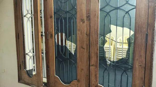 టీడీపీ కార్యాలయంపై రాళ్లదాడి