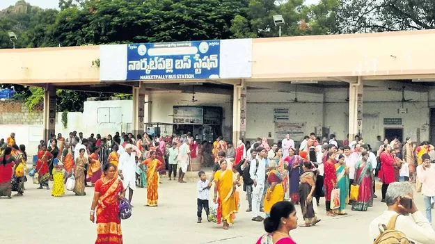  హైదరాబాద్‌కు సెమీ డీలక్స్‌ సర్వీసు లేవీ! 