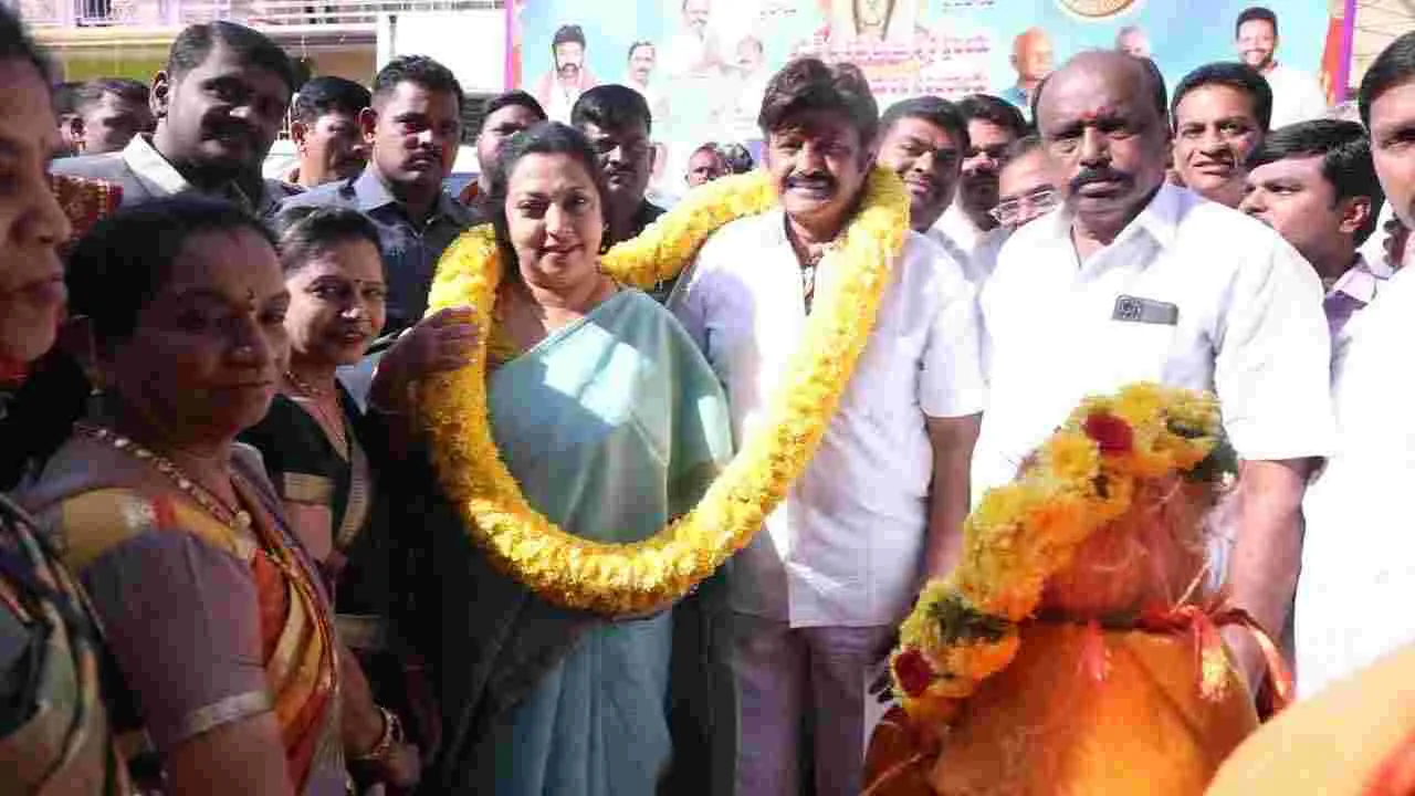 Balakrishna:హిందూపురంలో ఇళ్ల పట్టాల పంపిణీ.. పాల్గొన్న నందమూరి బాలకృష్ణ
