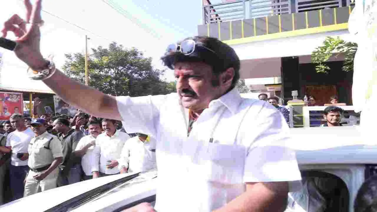 Balakrishna:హిందూపురంలో ఇళ్ల పట్టాల పంపిణీ.. పాల్గొన్న నందమూరి బాలకృష్ణ