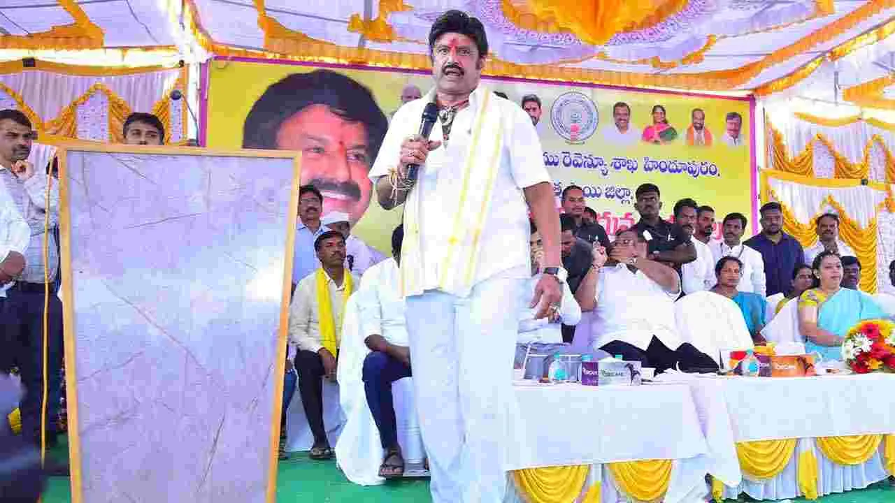 Balakrishna:హిందూపురంలో ఇళ్ల పట్టాల పంపిణీ.. పాల్గొన్న నందమూరి బాలకృష్ణ