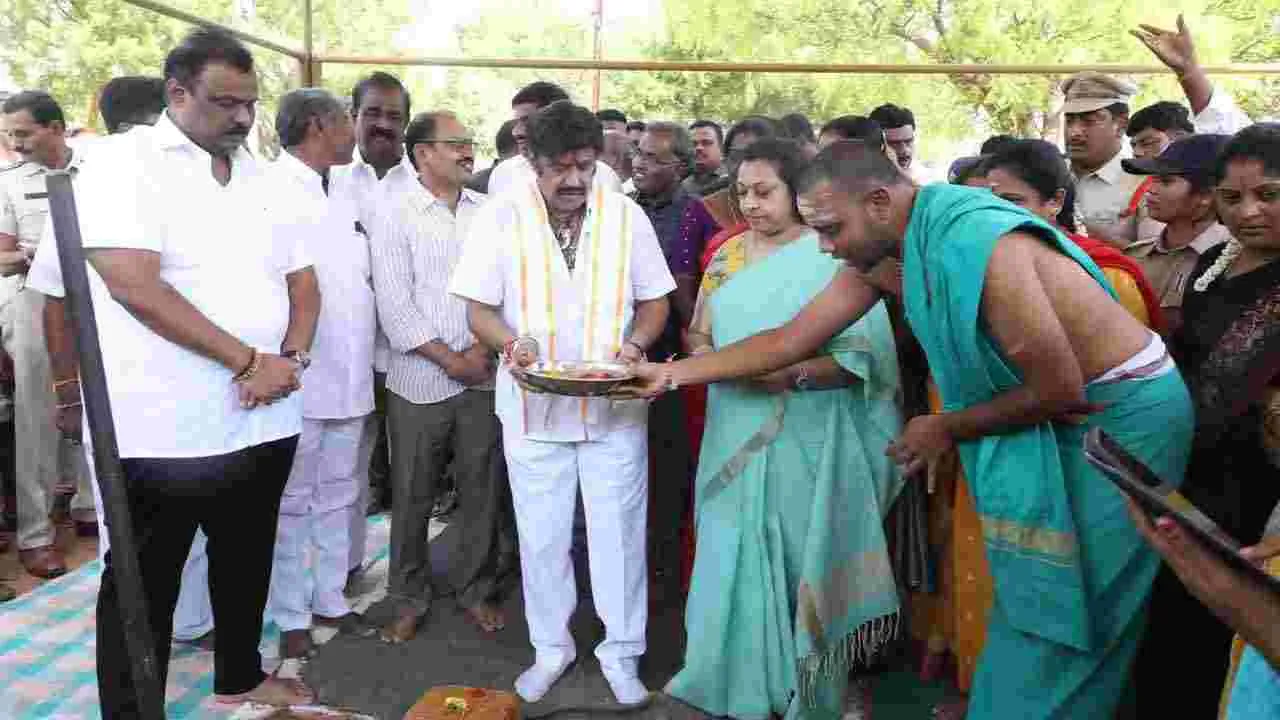 Balakrishna:హిందూపురంలో ఇళ్ల పట్టాల పంపిణీ.. పాల్గొన్న నందమూరి బాలకృష్ణ