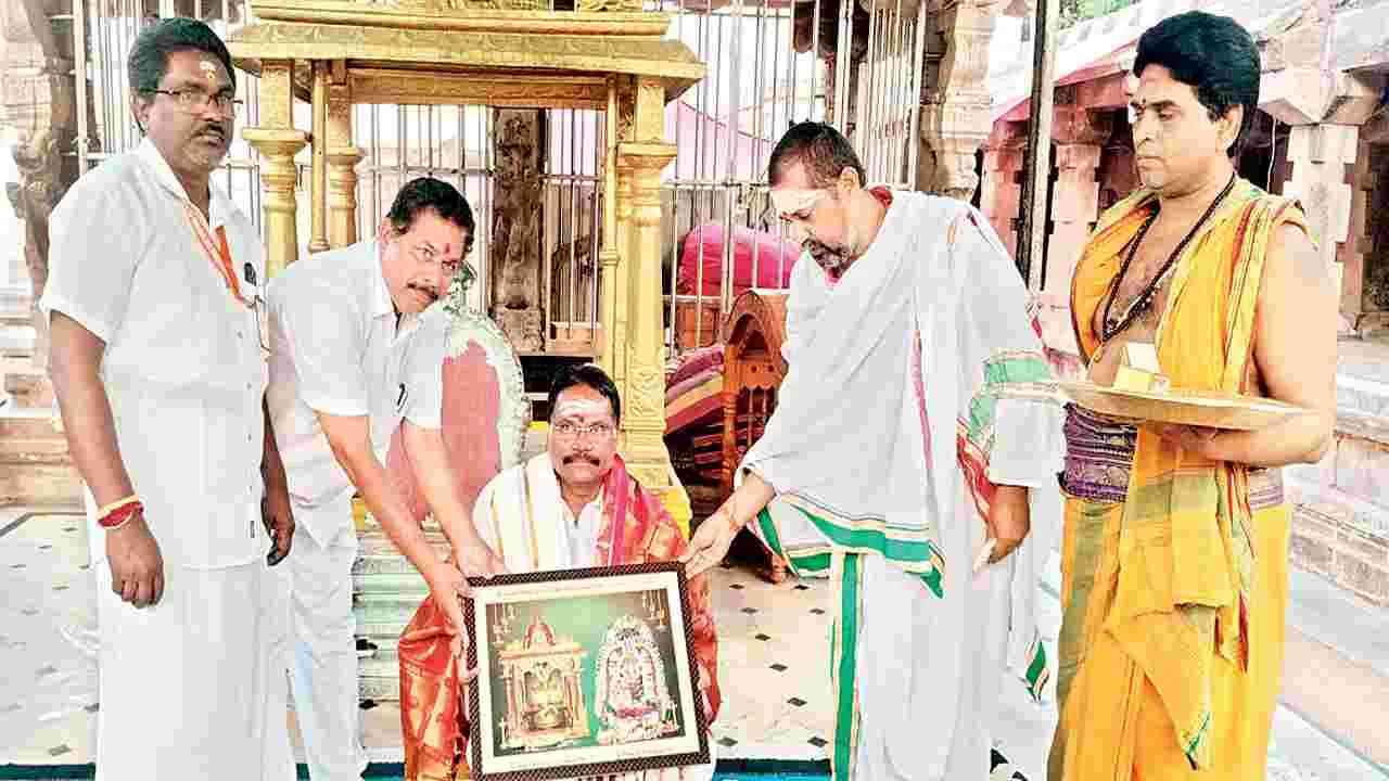 మహానందీశ్వరుడి సన్నిధిలో న్యాయాధికారి