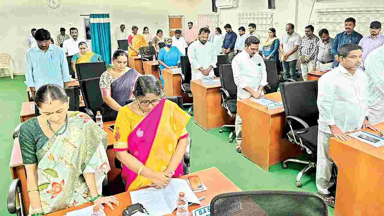 ఆక్రమణలు తొలగించాలి