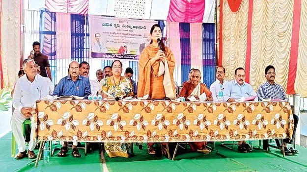 రైతులు శాస్త్రవేత్తల సలహాలు పాటించాలి