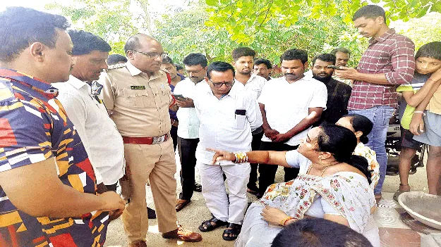 దేవతామూర్తుల విగ్రహాలు ధ్వంసం