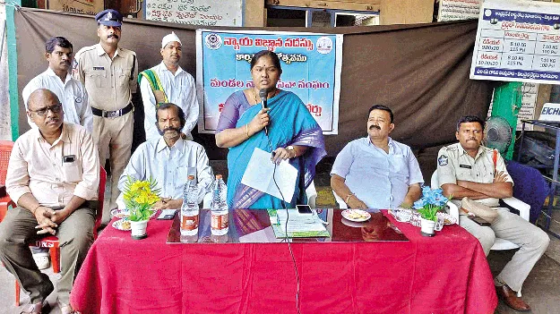 హక్కులపై అవగాహన కలిగి ఉండాలి