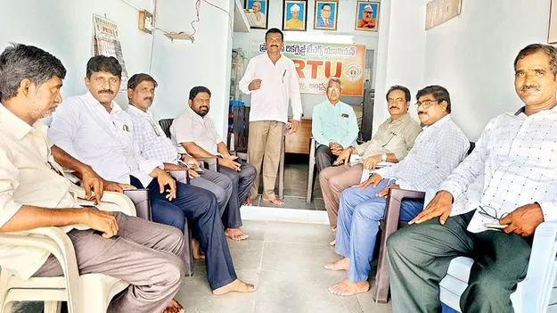 ఆర్జిత సెలవులు ఇవ్వాలి: పీఆర్‌టీయూ