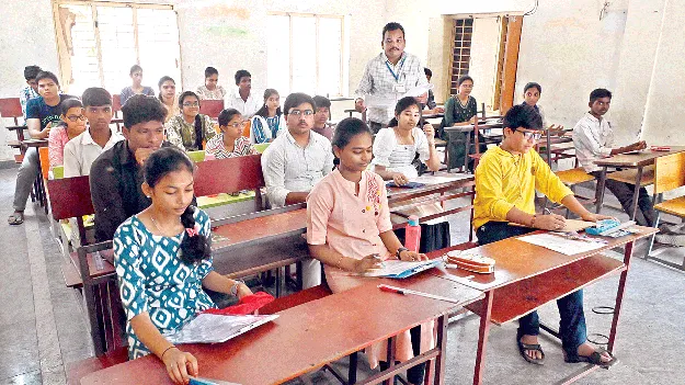 10th results: ‘పది’లో 14వ స్థానం 