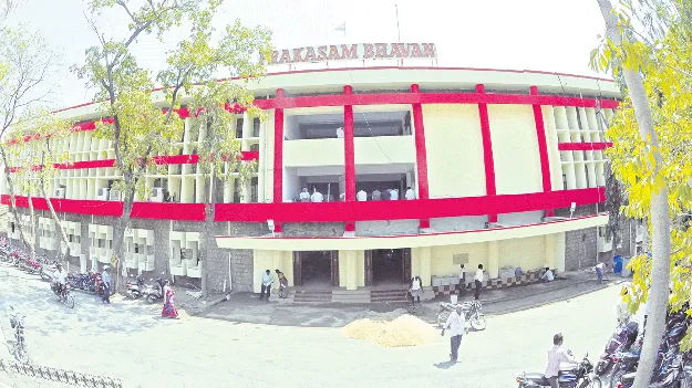 సమస్యలు అనేకం.. కావాలి ఉపశమనం!