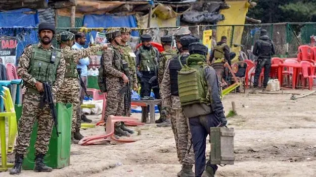 Pahalgam Terror Attack: న్యూఢిల్లీలోని పాక్ దౌత్యవేత్తకు కేంద్రం పిలుపు