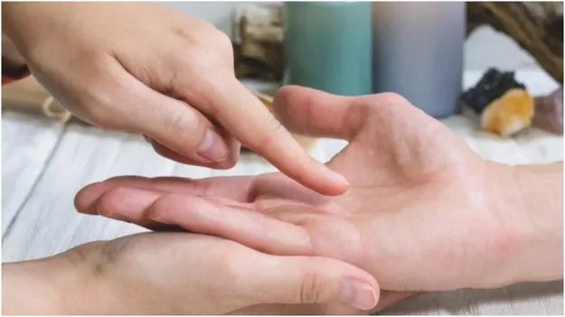 Palmistry: ఇలాంటి అరచేతులు ఉన్నవారు చాలా అదృష్టవంతులు..