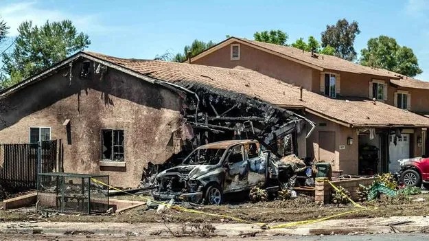 Plane Crash: నివాసాలపై కూలిన విమానం..