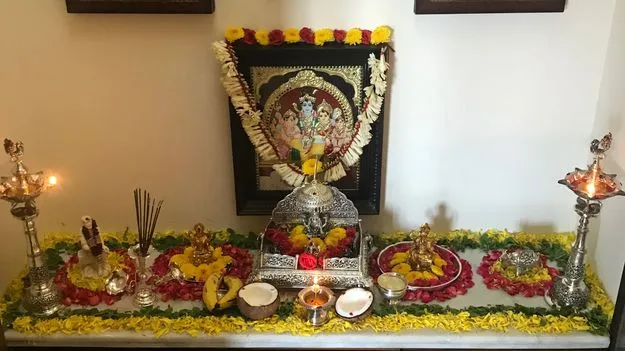 Vastu Tips For Home: పూజ గదిలో పొరపాటున కూడా ఈ వస్తువు ఉంచకండి..