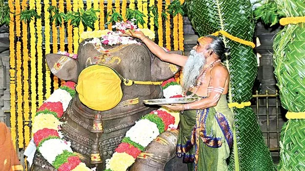 నందీశ్వర స్వామికి ఆర్జిత పరోక్ష సేవ