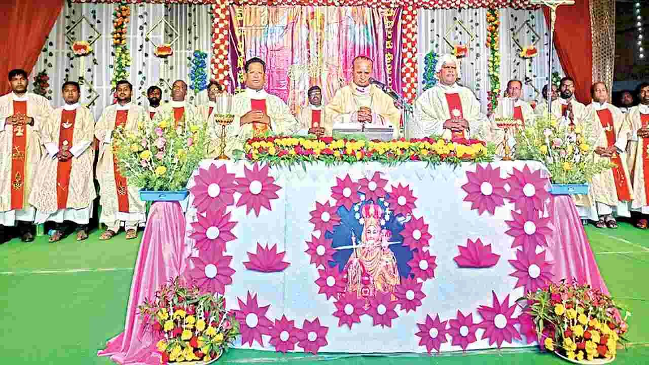 ఘనంగా వేళాంగిణి పండుగ