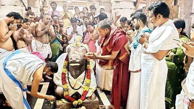 నందీశ్వరుడికి ప్రదోషకాల పూజలు 