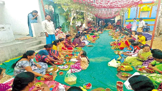 ఘనంగా సామూహిక కుంకుమ పూజలు