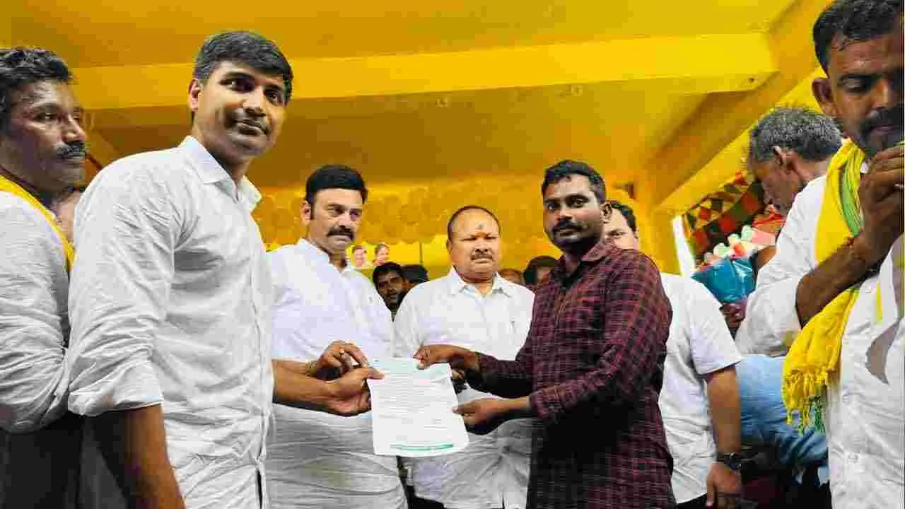 Raghurama: గుంటూరులో రతన్ టాటా విగ్రహాన్ని ఆవిష్కరించిన రఘురామ