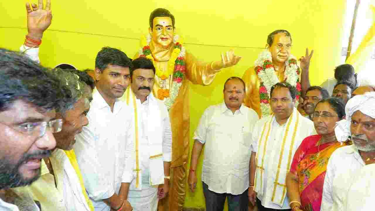 Raghurama: గుంటూరులో రతన్ టాటా విగ్రహాన్ని ఆవిష్కరించిన రఘురామ