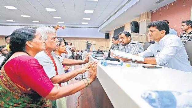 Pemmassani Chandrasekhar: అధికారులూ స్వేచ్ఛగా పనిచేయండి