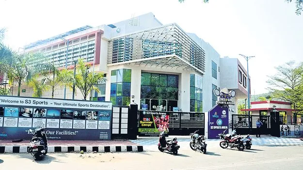 క్రీడా ప్రాంగణాలు  ప్రైవేటుకు ధారాదత్తం