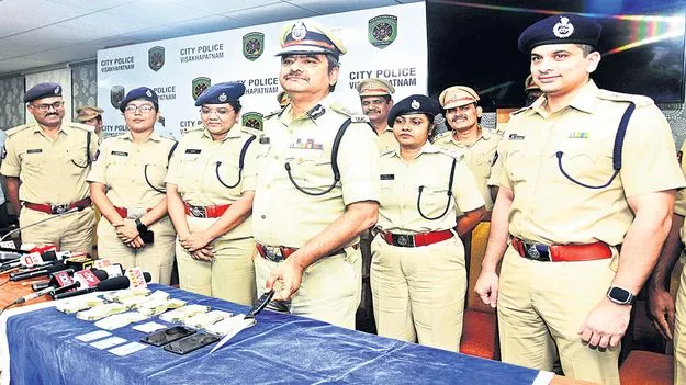 సొత్తు కోసమే వృద్ధ దంపతుల హత్య